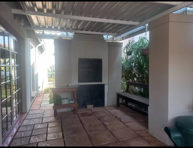 2 BEDROOM SECTIONAL TITLE TO LET IN HEIDELBERG CENTRAL